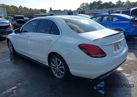 2016 Mercedes-Benz C 300 4Matic из США, поврежденный, VIN WDDWF4KB6GR145943